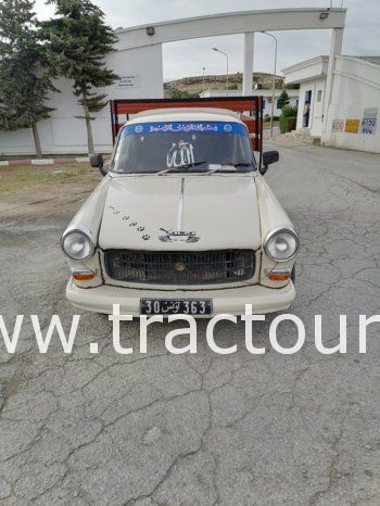 À vendre Camionnette 2 portes avec benne Peugeot 404 complet