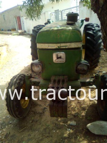 À vendre Tracteur John Deere 2040 direction assisté avec CARTE GRISE – déchaumeuse 6 socs et canadienne/Fanyoura/m7acha 11 dents complet