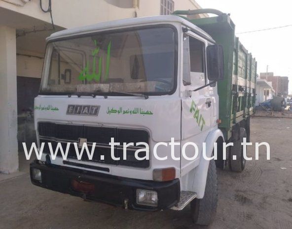 À vendre Camion plateau avec ridelles Fiat Iveco 130 complet