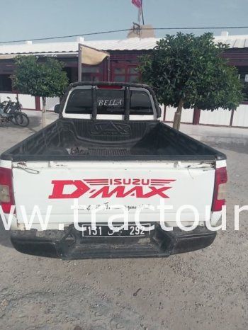 À vendre Camionnette 2 portes avec benne Isuzu D-max 2.5 TD Khalij complet