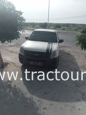 À vendre Camionnette 2 portes avec benne Isuzu D-max 2.5 TD Khalij complet