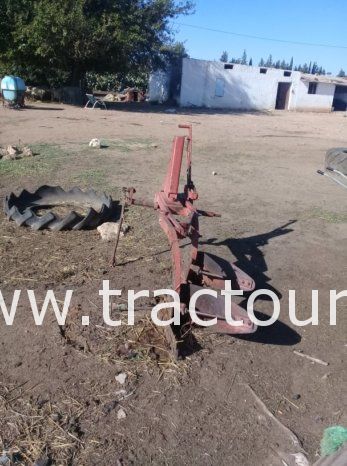 À vendre Charrue à 2 socs complet