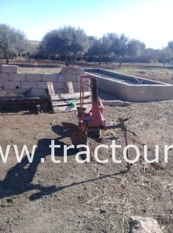 À vendre Charrue à 2 socs complet