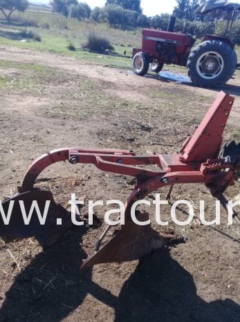À vendre Charrue à 2 socs complet
