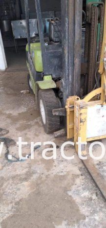 À vendre Chariot élévateur à gaz Clark 3 Tonnes complet
