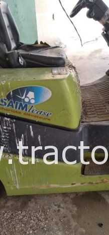À vendre Chariot élévateur à gaz Clark 3 Tonnes complet