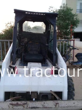À vendre Chargeuse compacte avec godet Bobcat 751 complet