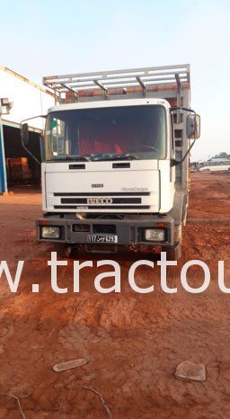 À vendre Camion plateau sans ridelles Iveco Eurocargo 150e21 complet