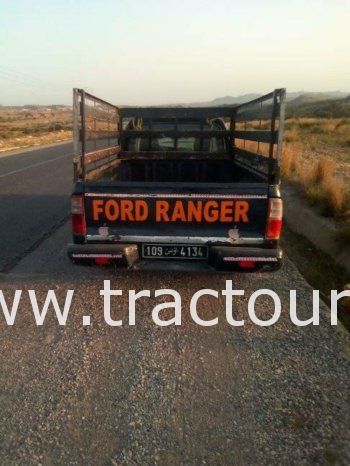 À vendre Camionnette 2 portes avec benne Ford Ranger complet