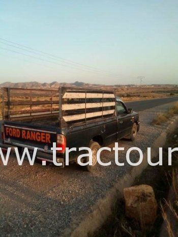 À vendre Camionnette 2 portes avec benne Ford Ranger complet