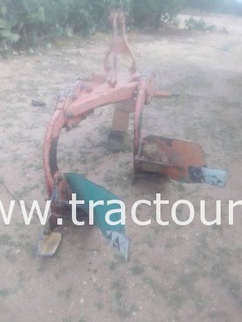 À vendre Charrue à 2 socs MIG-Huard complet