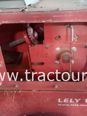 À vendre Presse à paille – Brissa Lely Welger AP 530D complet
