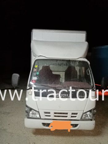 À vendre Camion fourgon Isuzu NKR complet