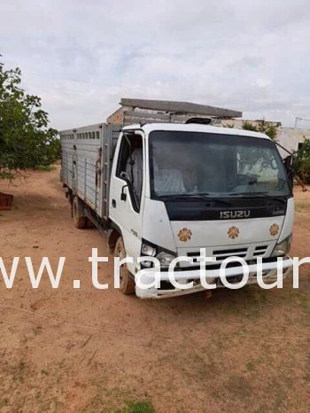 À vendre Camion plateau avec ridelles Isuzu NPR complet
