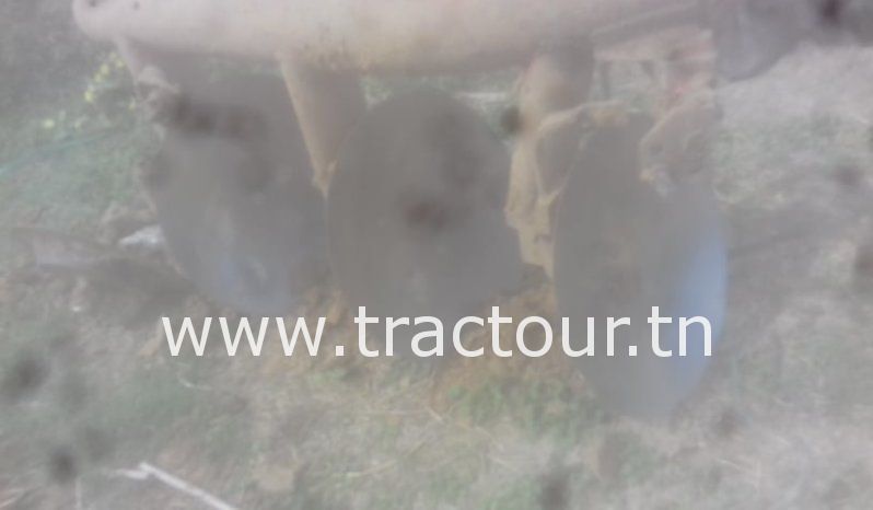 À vendre Charrue à 3 disques Massey Ferguson complet
