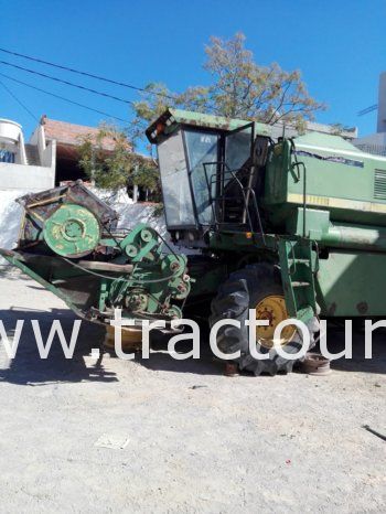 À vendre Moissonneuse batteuse John Deere 1068H complet