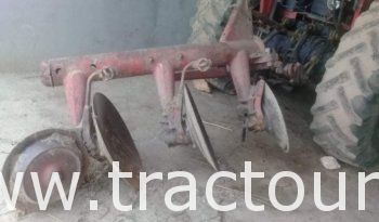 À vendre Tracteur avec matériels Massey Ferguson 440 avec charrue à 3 disques et canadienne à 13 dents complet