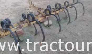 À vendre Tracteur avec matériels Massey Ferguson 440 avec charrue à 3 disques et canadienne à 13 dents complet