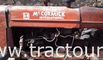 À vendre Tracteur McCormick International B450 avec cover crop et semi remorque agricole plateau complet