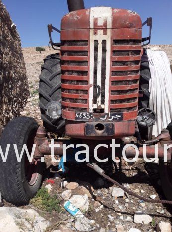 À vendre Tracteur McCormick International B450 avec cover crop et semi remorque agricole plateau complet