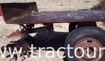 À vendre Tracteur McCormick International B450 avec cover crop et semi remorque agricole plateau complet