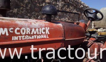 À vendre Tracteur McCormick International B450 avec cover crop et semi remorque agricole plateau complet