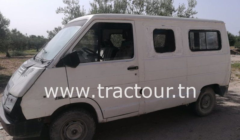 À vendre Utilitaire fourgon Renault Trafic T1100D complet