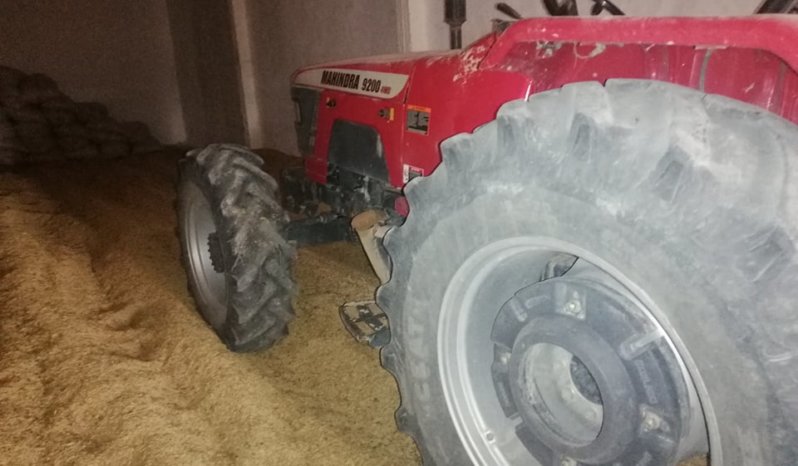 À vendre Tracteur Mahindra 9200 complet