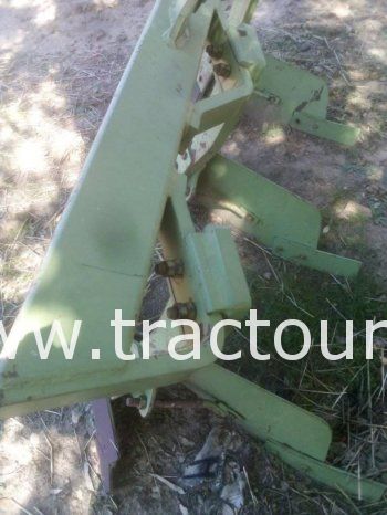 À vendre Charrue à 3 socs Simma complet