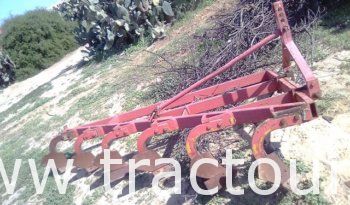 À vendre Déchaumeuse à 6 socs complet