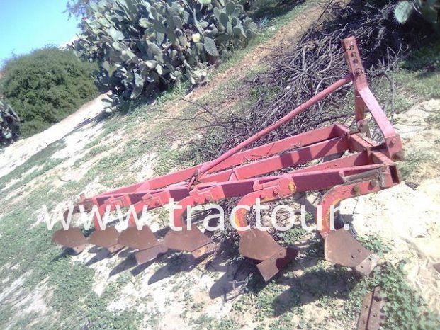 À vendre Déchaumeuse à 6 socs complet