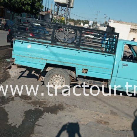 À vendre Camionnette 2 portes avec benne Isuzu KB 26 complet