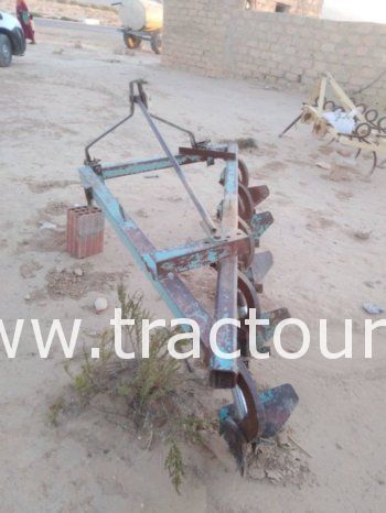 À vendre Déchaumeuse à 5 socs complet