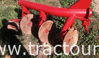 À vendre Charrue à 3 disques Massey Ferguson complet