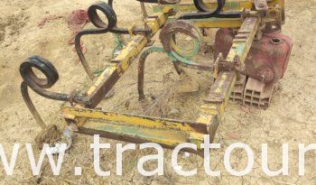 À vendre Tracteur avec matériels Massey Ferguson 440 avec canadienne et charrue à 3 disques complet