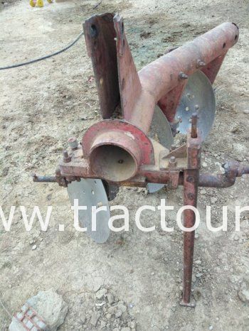 À vendre Tracteur avec matériels Massey Ferguson 440 avec canadienne et charrue à 3 disques complet