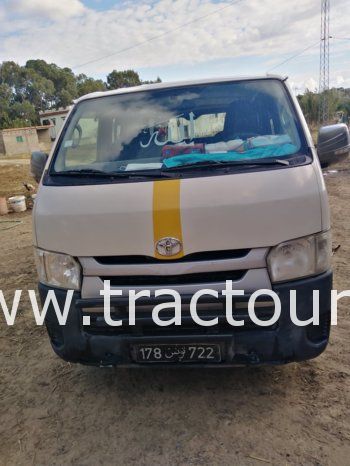À vendre Utilitaire Toyota HiAce complet