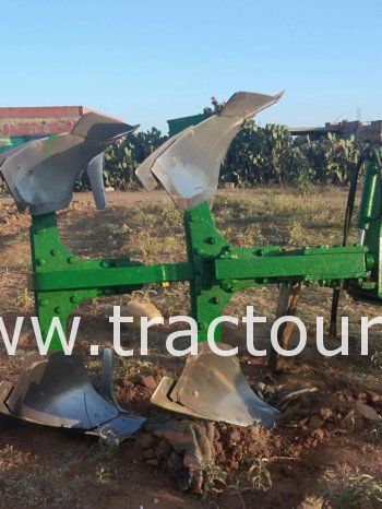 À vendre Charrue à 2 socs réversible complet