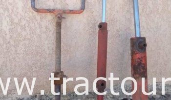 À vendre 2 vérins et manivelle Huard complet