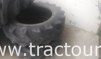 À vendre 2 pneus tracteur 12.4-24 complet