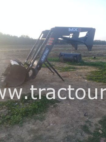 À vendre Chargeur Frontal pour tracteur MX 75u complet