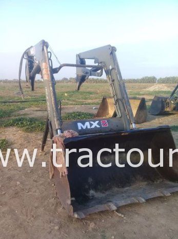 À vendre Chargeur Frontal pour tracteur MX 75u complet