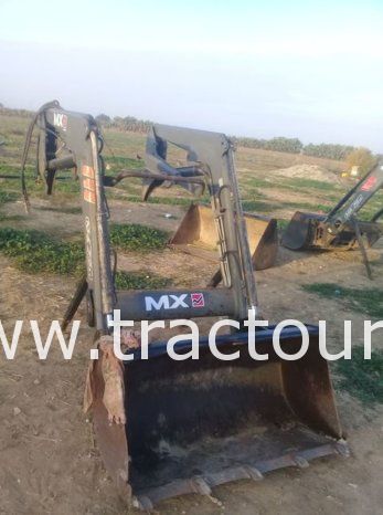 À vendre Chargeur Frontal pour tracteur MX 75u complet