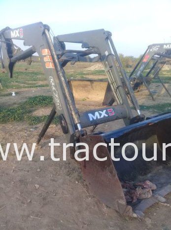À vendre Chargeur Frontal pour tracteur MX 75u complet
