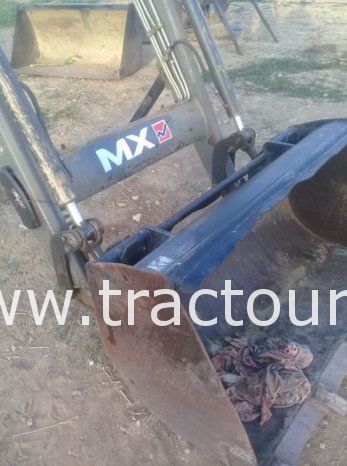 À vendre Chargeur Frontal pour tracteur MX 75u complet