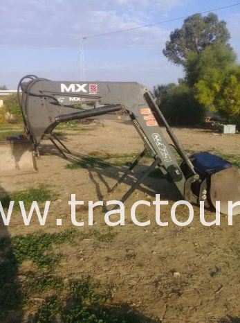 À vendre Chargeur Frontal pour tracteur MX 75u complet