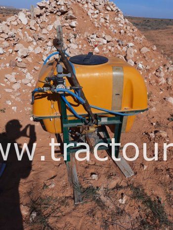 À vendre Pulvérisateur porté 300 litres complet