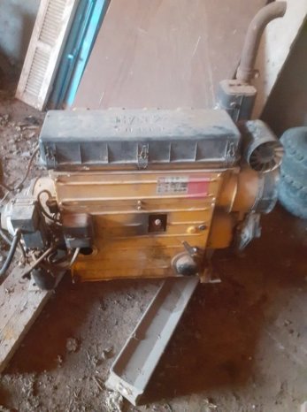 À vendre Moteur 4 cylindres Hatz avec embrayage et arbre de transmission complet