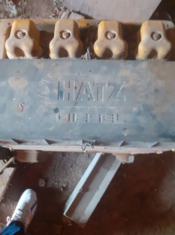 À vendre Moteur 4 cylindres Hatz avec embrayage et arbre de transmission complet