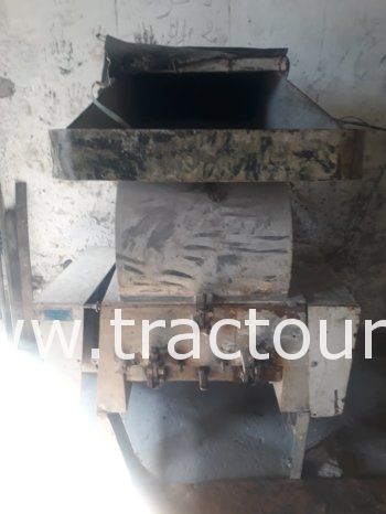 À vendre Broyeur à lames pour plastique 20 ch – 380 V – Capacité 350 kg/h complet